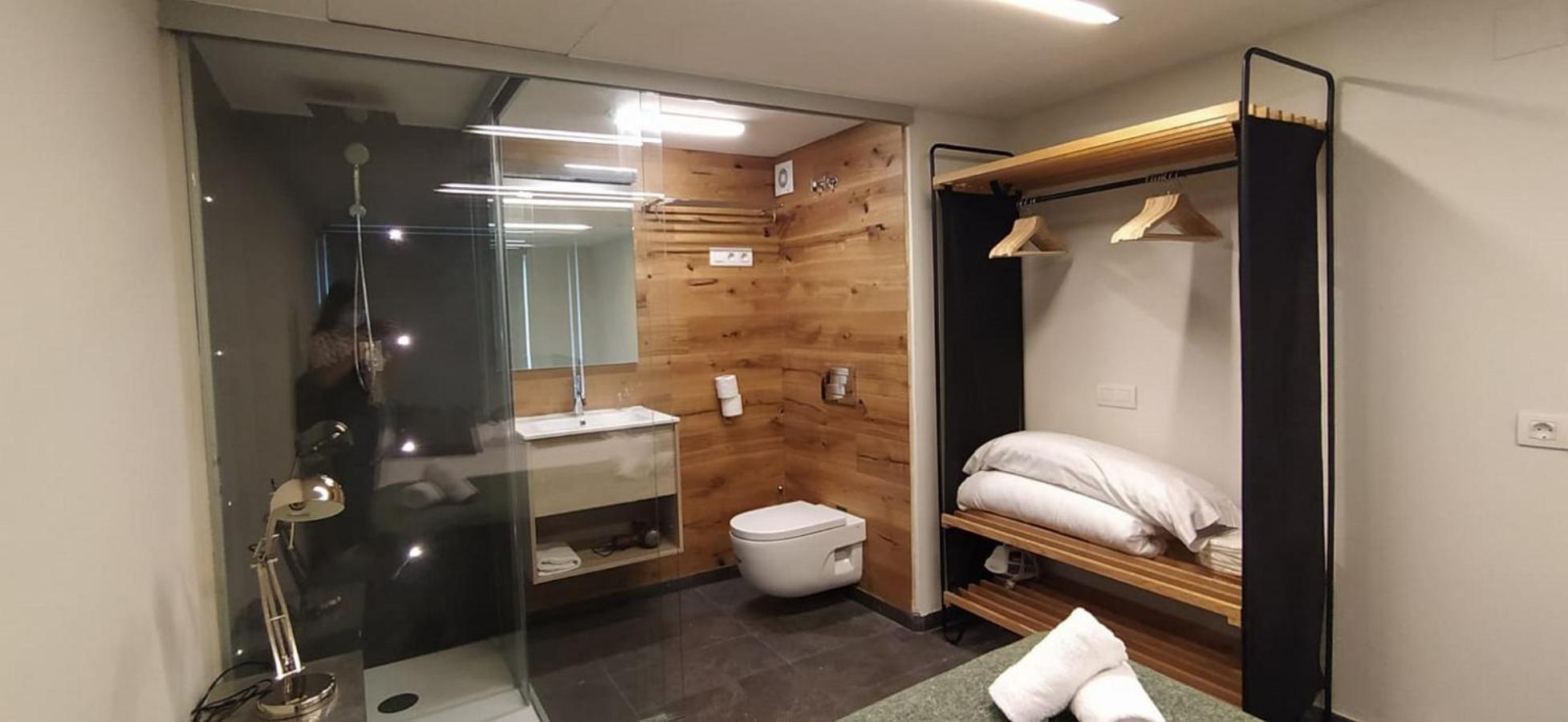 My Space Emirates - Fully Equipped Apartments Near The Beach With Shared Pool Барселона Стая снимка
