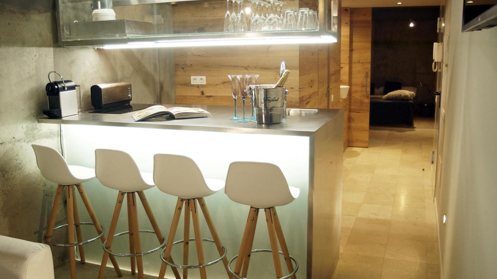 My Space Emirates - Fully Equipped Apartments Near The Beach With Shared Pool Барселона Стая снимка
