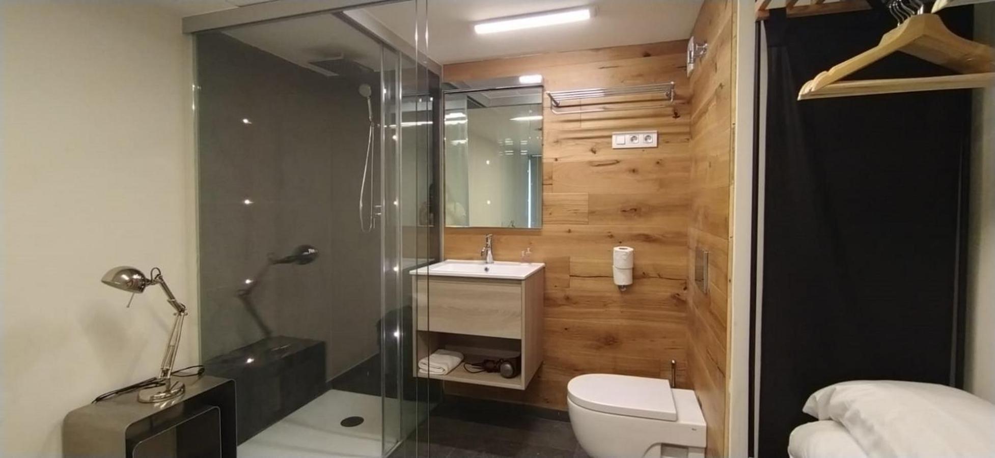 My Space Emirates - Fully Equipped Apartments Near The Beach With Shared Pool Барселона Стая снимка