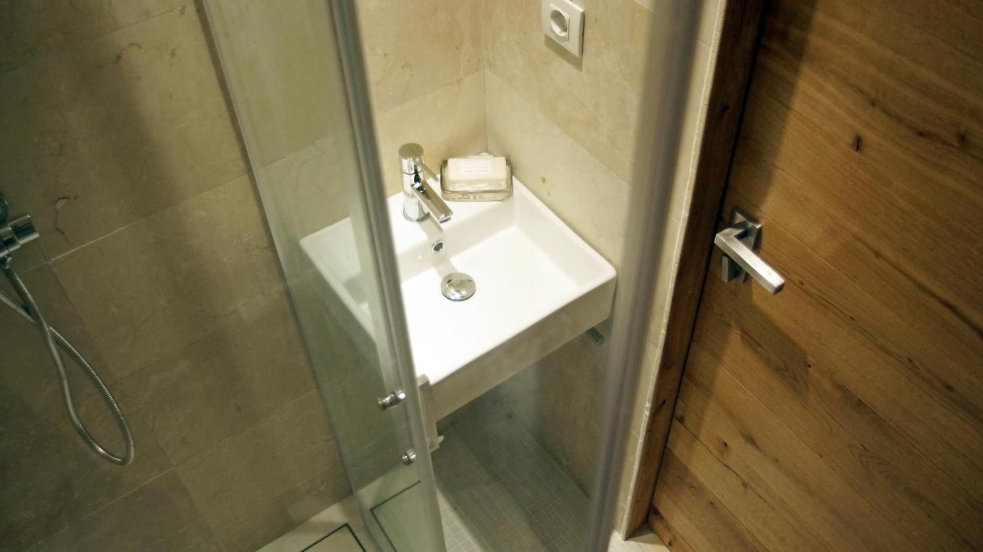My Space Emirates - Fully Equipped Apartments Near The Beach With Shared Pool Барселона Стая снимка