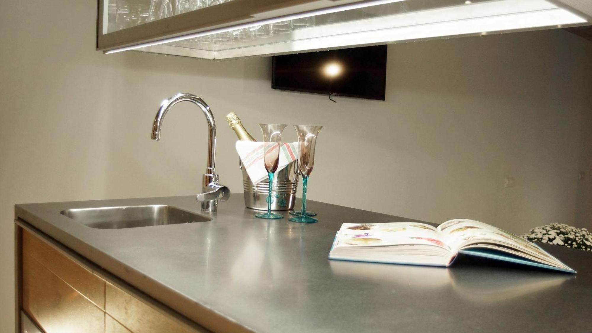 My Space Emirates - Fully Equipped Apartments Near The Beach With Shared Pool Барселона Стая снимка