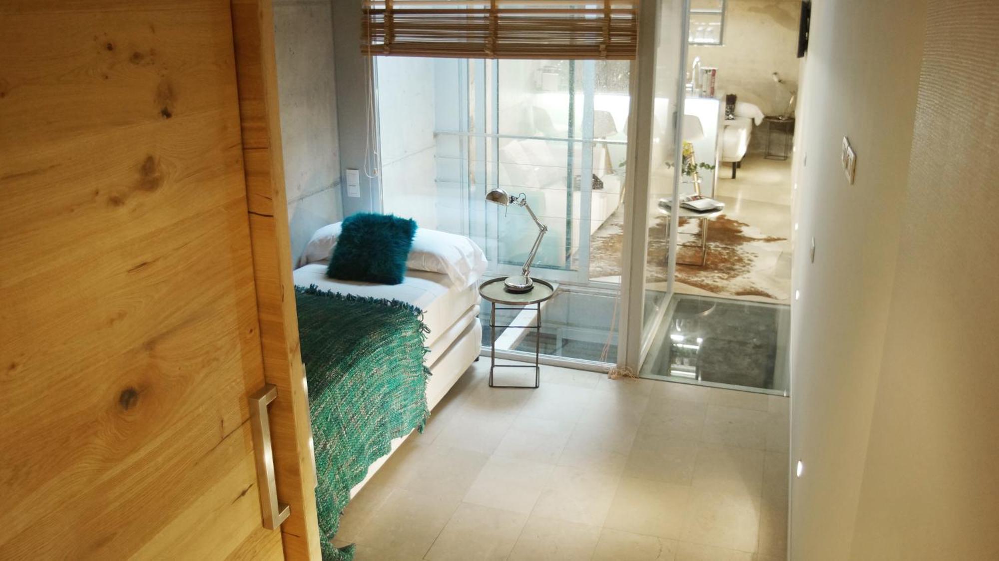 My Space Emirates - Fully Equipped Apartments Near The Beach With Shared Pool Барселона Стая снимка