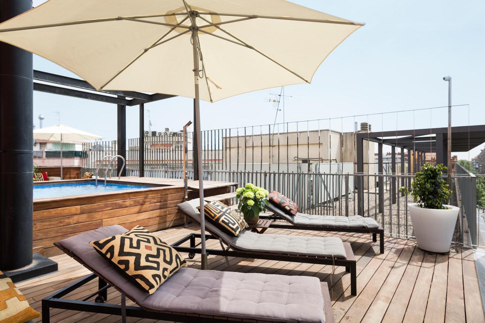 My Space Emirates - Fully Equipped Apartments Near The Beach With Shared Pool Барселона Екстериор снимка