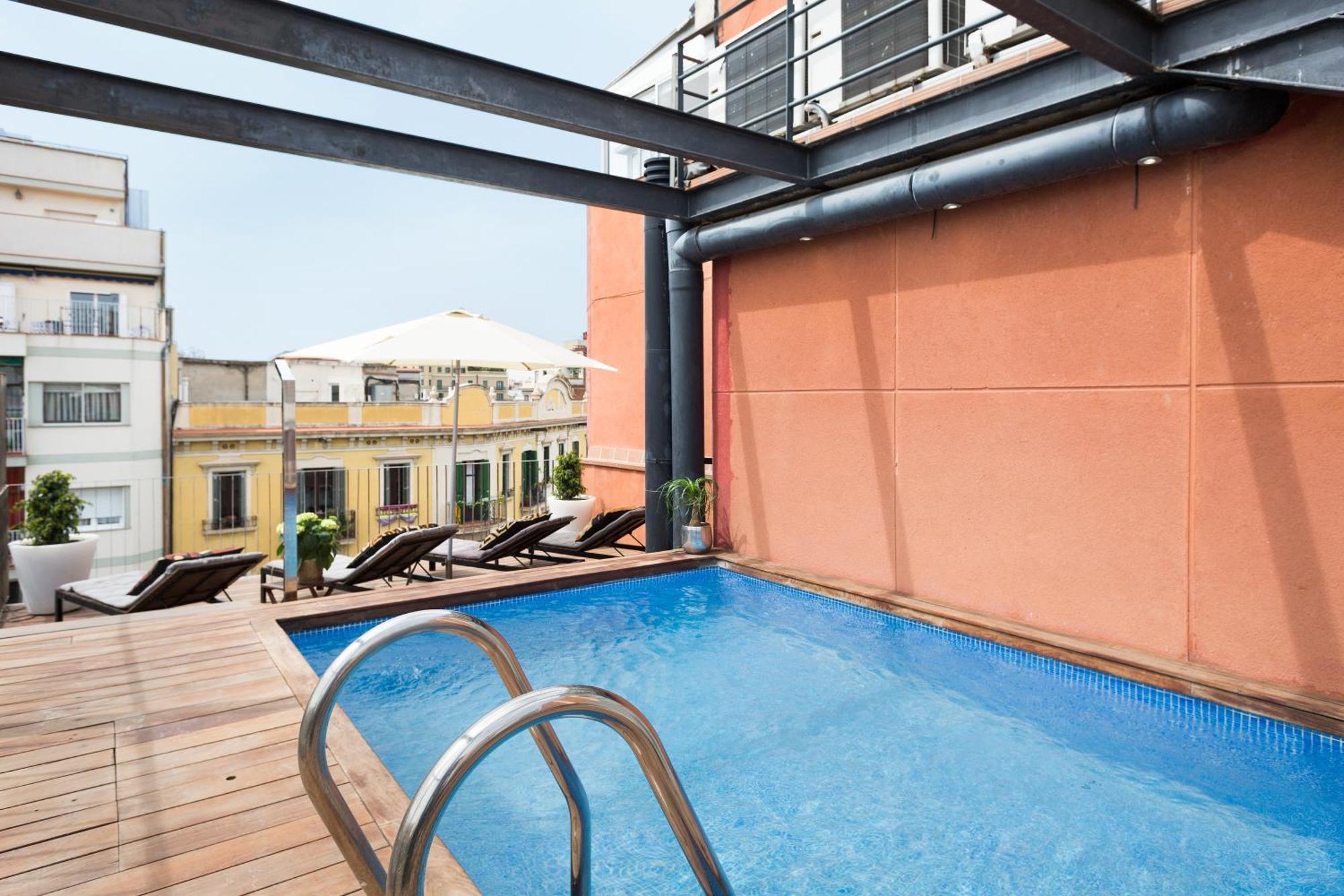 My Space Emirates - Fully Equipped Apartments Near The Beach With Shared Pool Барселона Екстериор снимка