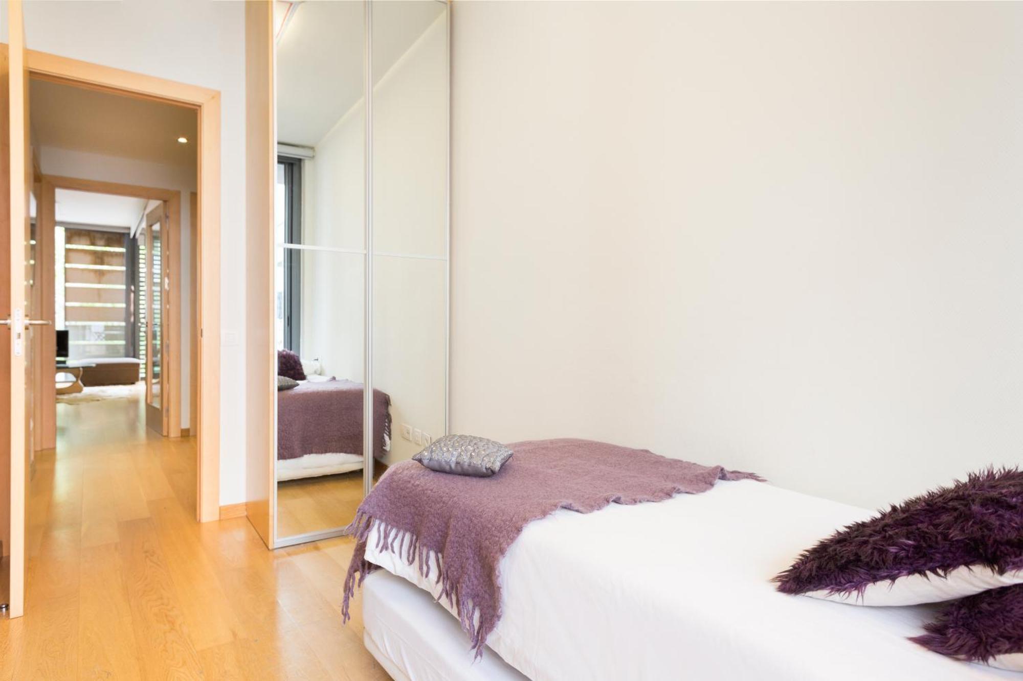 My Space Emirates - Fully Equipped Apartments Near The Beach With Shared Pool Барселона Екстериор снимка