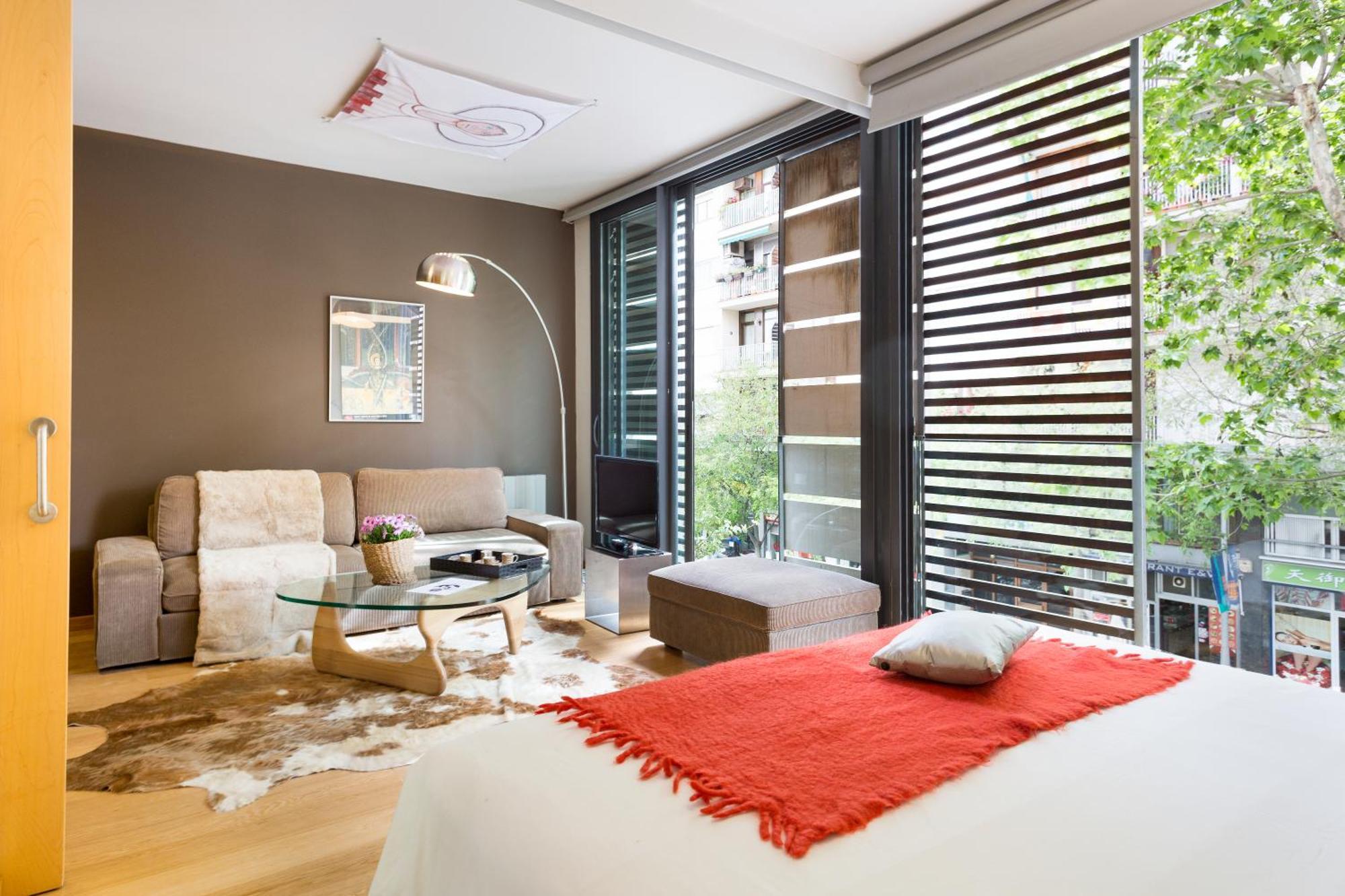 My Space Emirates - Fully Equipped Apartments Near The Beach With Shared Pool Барселона Екстериор снимка