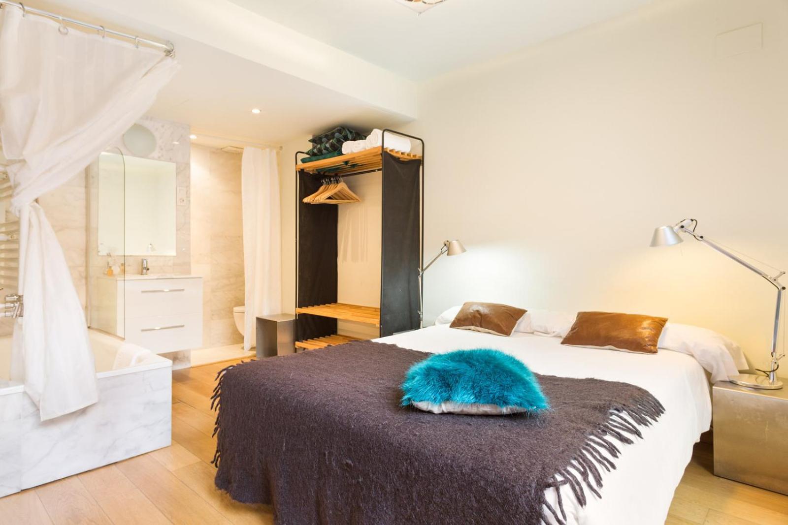 My Space Emirates - Fully Equipped Apartments Near The Beach With Shared Pool Барселона Екстериор снимка
