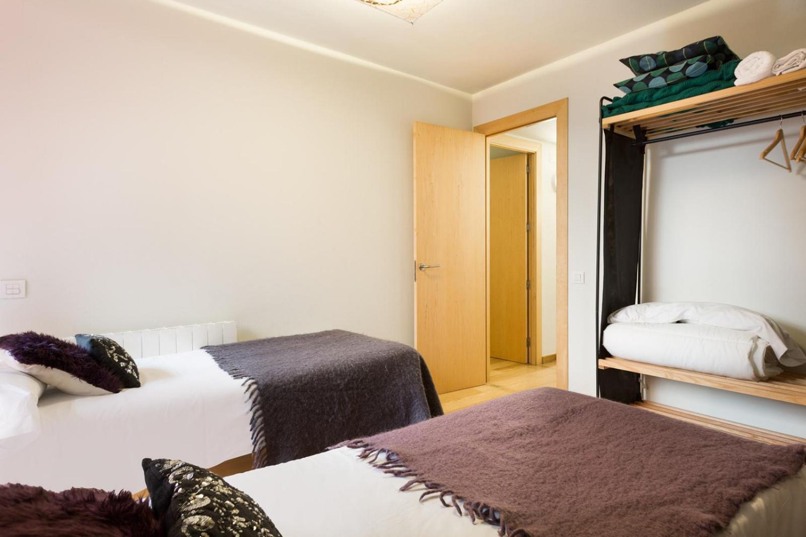 My Space Emirates - Fully Equipped Apartments Near The Beach With Shared Pool Барселона Екстериор снимка