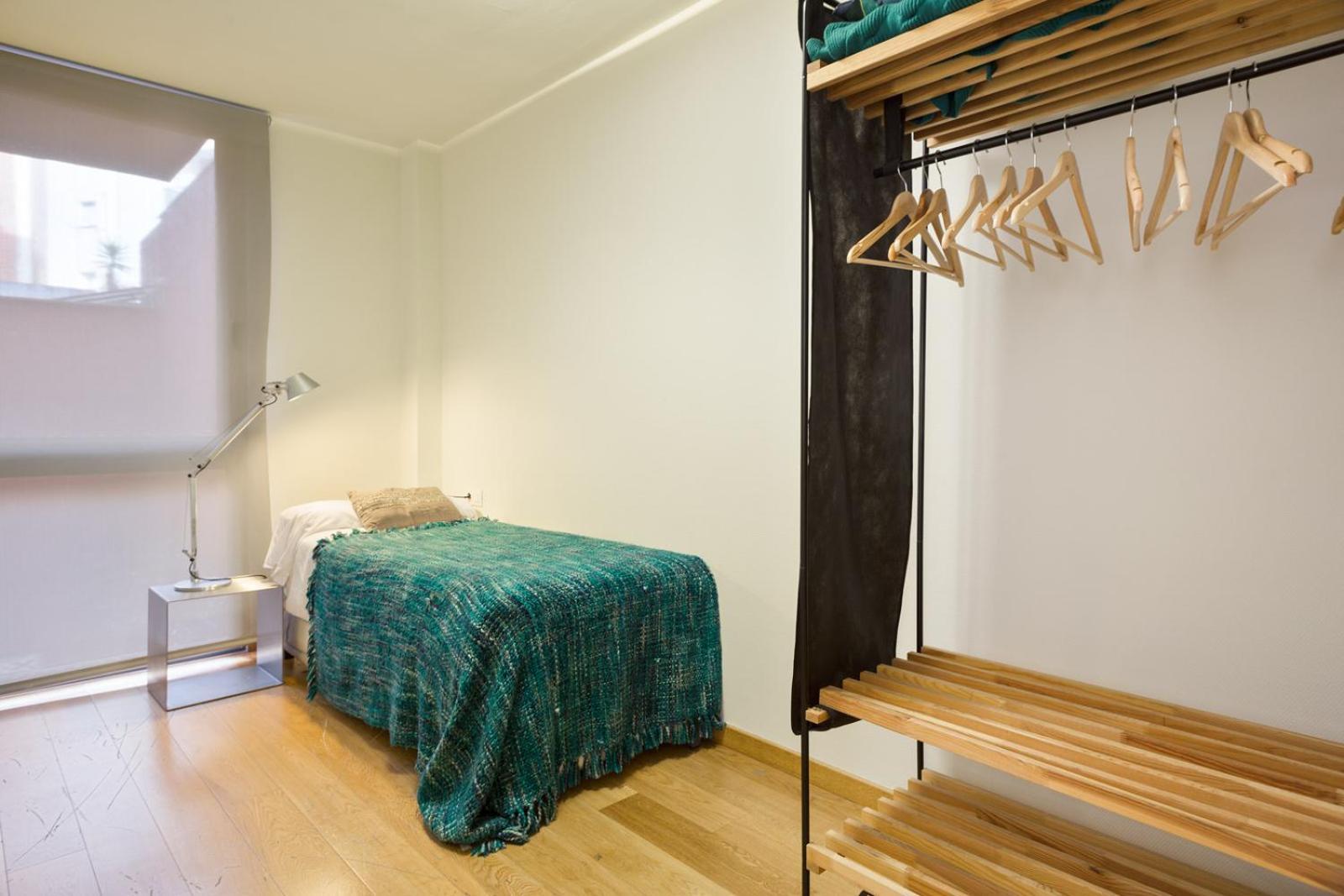 My Space Emirates - Fully Equipped Apartments Near The Beach With Shared Pool Барселона Екстериор снимка