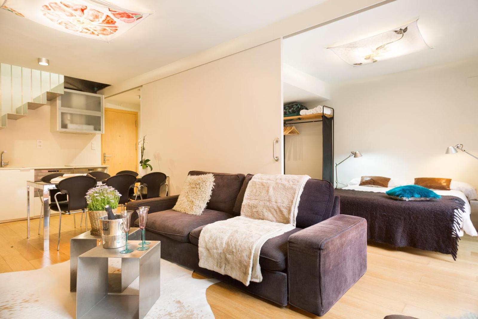 My Space Emirates - Fully Equipped Apartments Near The Beach With Shared Pool Барселона Екстериор снимка